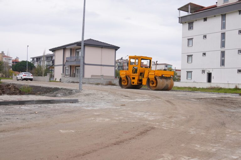 ALTINOVA’DA İKİ BÖLGEYE 14 BİN METREKARE KİLİT TAŞI