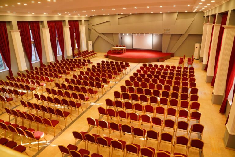 İSMET İNÖNÜ KÜLTÜR MERKEZİ BAŞTAN SONA YENİLENDİ