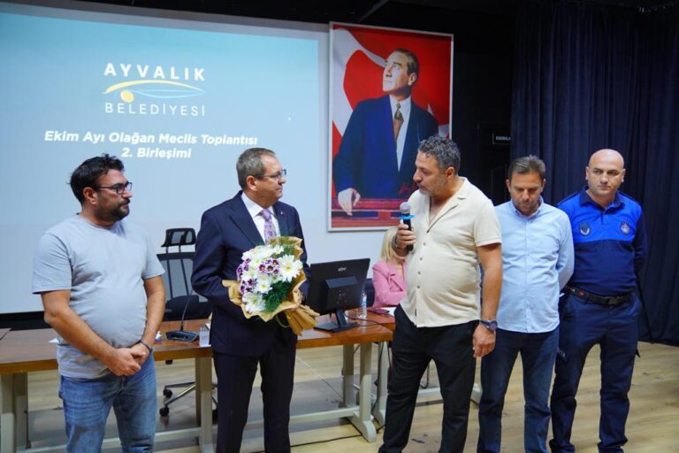 AYVALIK BELEDİYE BAŞKANI ERGİN İŞÇİ VE MEMUR ALACAKLARINI SON KURUŞUNA KADAR ÖDEDİ