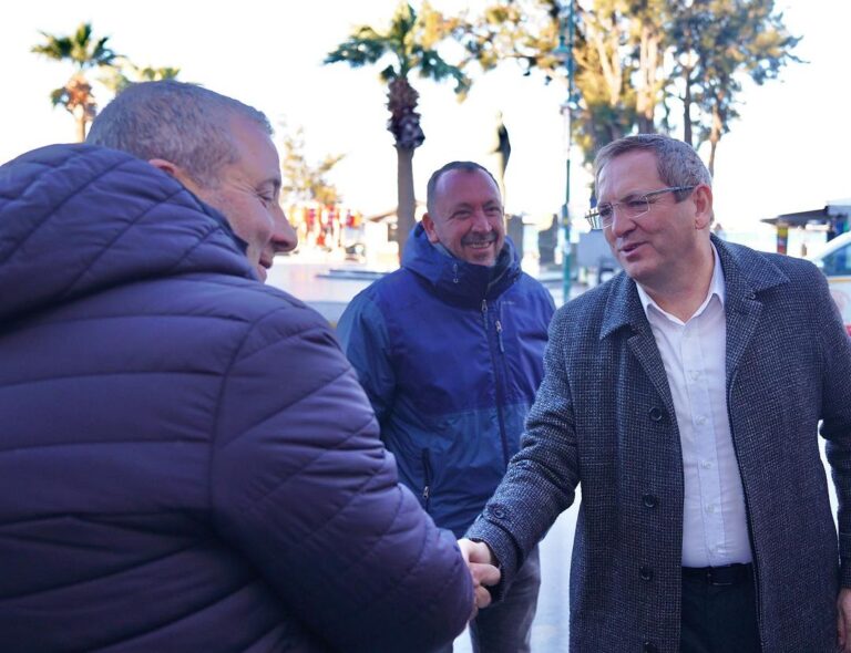 YENİLENEN DURAKLARDA TAKSİCİ ESNAFI ZİYARET EDİLİYOR