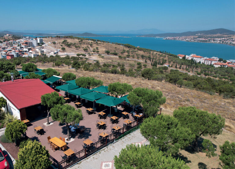 CENNET TEPESİ TERAS-KAFETERYA AYVALIK’IN YENİ BULUŞMA NOKTASI OLDU