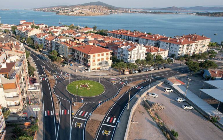 BEŞ AKILLI KAVŞAKLA AYVALIK’TA ULAŞIM DAHA RAHAT, MODERN VE GÜVENLİ