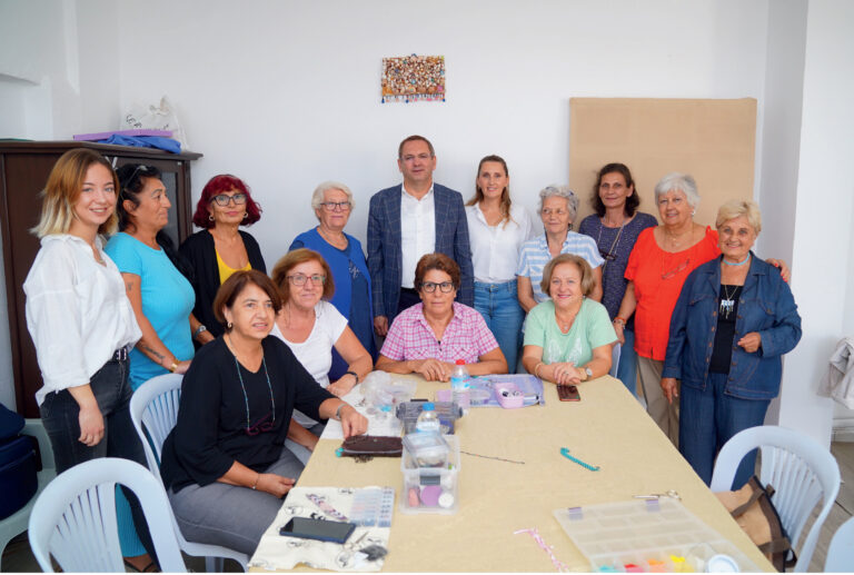 AYVALIK BELEDİYESİ MAHALLEEVLERİ ÇATISI ALTINDA “UMUT” VAR