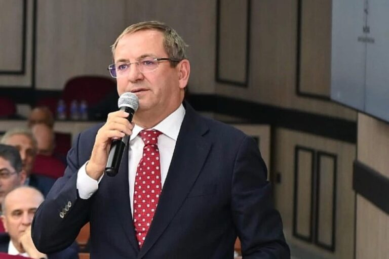 BAŞKAN ERGİN, AYVALIK’IN İFLAS ETMEK ÜZERE OLAN ALTYAPI SORUNUNUN ACİLEN YATIRIM PROGRAMINA ALINMASINI İSTEDİ